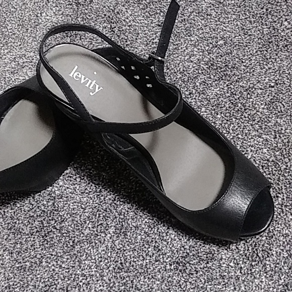 Levity heels - Picture 2 of 4